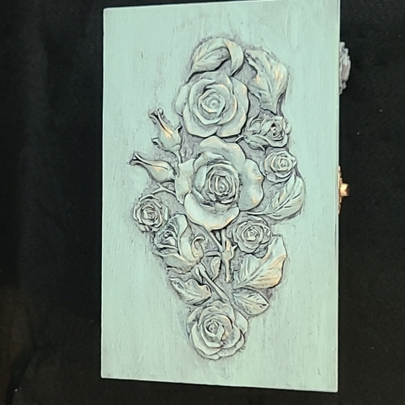 Handcrafted & Decorated Rose Covered WOODEN BOX. - Picture 5 of 11